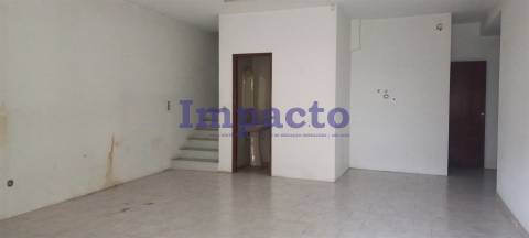 Arrendar Loja em São João da Madeira