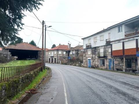 Moradia para reabilitar junto à Ponte do Abade em Sernancelhe