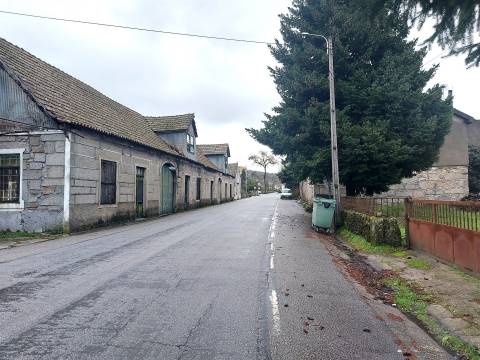 Moradia para reabilitar junto à Ponte do Abade em Sernancelhe