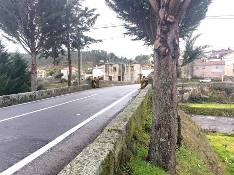 Moradia para reabilitar junto à Ponte do Abade em Sernancelhe