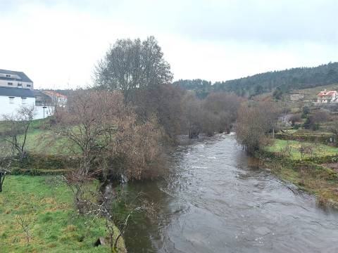 Moradia para reabilitar junto à Ponte do Abade em Sernancelhe