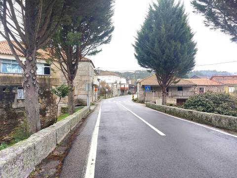 Moradia para reabilitar junto à Ponte do Abade em Sernancelhe