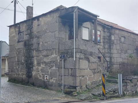 Moradia para reabilitar junto à Ponte do Abade em Sernancelhe