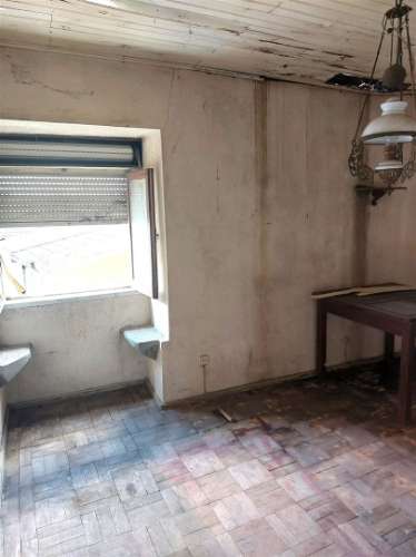 Moradia para reabilitar junto à Ponte do Abade em Sernancelhe