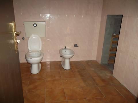 Loja para arrendamento em São João da Madeira.