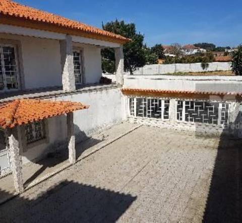 Moradia T5 restaurada em Ovar.