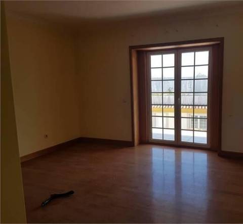 Moradia T5 restaurada em Ovar.