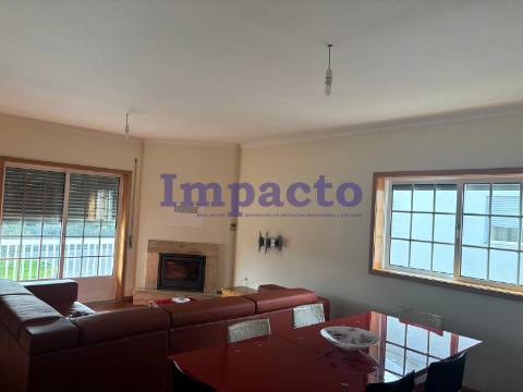 Moradia Isolada T6 em Santa Maria da Feira.