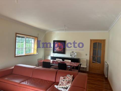 Moradia Isolada T6 em Santa Maria da Feira.