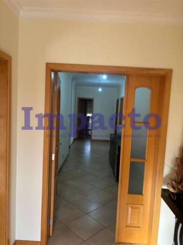 Moradia Isolada T6 em Santa Maria da Feira.