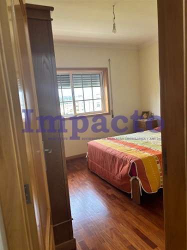 Moradia Isolada T6 em Santa Maria da Feira.