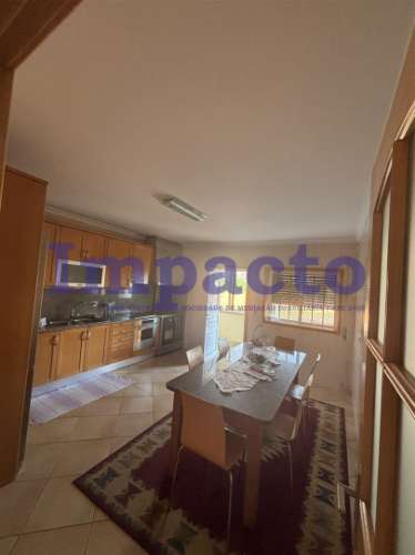 Moradia Isolada T6 em Santa Maria da Feira.