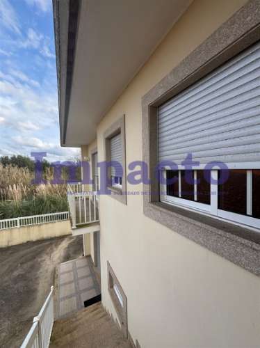 Moradia Isolada T6 em Santa Maria da Feira.