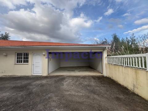 Moradia Isolada T6 em Santa Maria da Feira.
