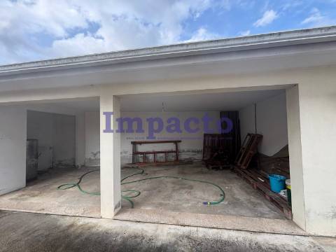 Moradia Isolada T6 em Santa Maria da Feira.