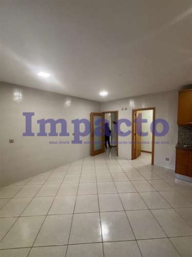 Moradia Isolada T6 em Santa Maria da Feira.