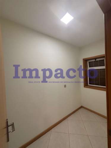 Moradia Isolada T6 em Santa Maria da Feira.