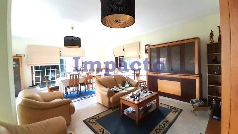 Excelente moradia T4 isolada em Macieira de Sarnes