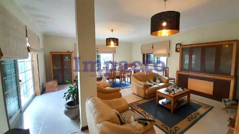 Excelente moradia T4 isolada em Macieira de Sarnes