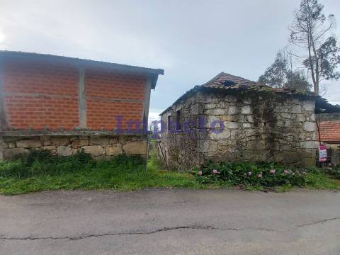 Moradia T3 para restaurar em Escariz Arouca