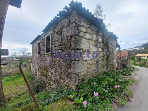 Moradia T3 para restaurar em Escariz Arouca