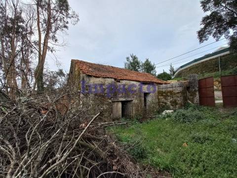 Moradia T3 para restaurar em Escariz Arouca