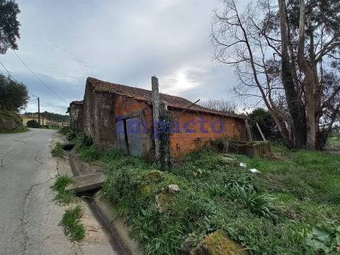 Moradia T3 para restaurar em Escariz Arouca