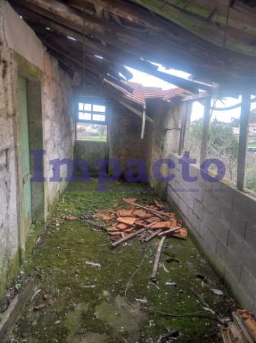 Moradia T3 para restaurar em Escariz Arouca