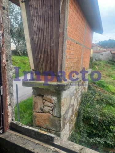 Moradia T3 para restaurar em Escariz Arouca