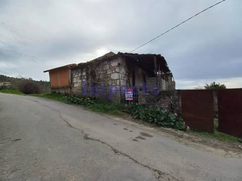 Moradia T3 para restaurar em Escariz Arouca