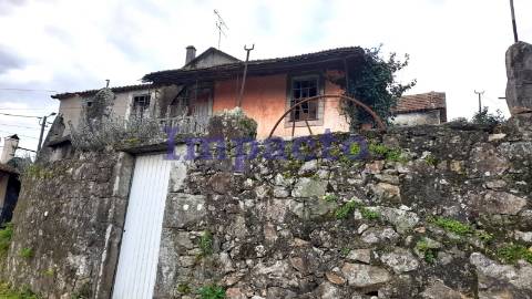 Ruína em Milheirós de Poiares, Santa Maria da Feira