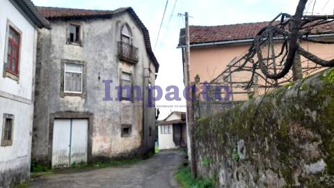 Ruína em Milheirós de Poiares, Santa Maria da Feira