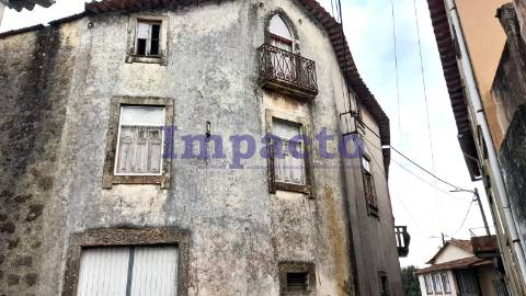 Ruína em Milheirós de Poiares, Santa Maria da Feira