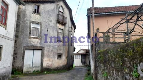 Ruína em Milheirós de Poiares, Santa Maria da Feira