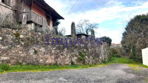 Ruína em Milheirós de Poiares, Santa Maria da Feira