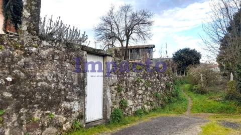 Ruína em Milheirós de Poiares, Santa Maria da Feira