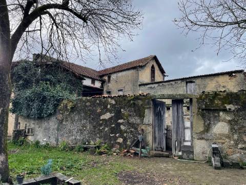 Ruína em Milheirós de Poiares, Santa Maria da Feira