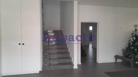 Armazém para venda em Canelas, Vila Nova de Gaia