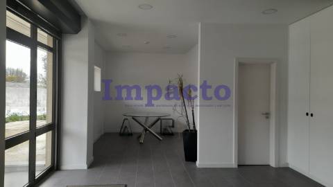 Armazém para venda em Canelas, Vila Nova de Gaia