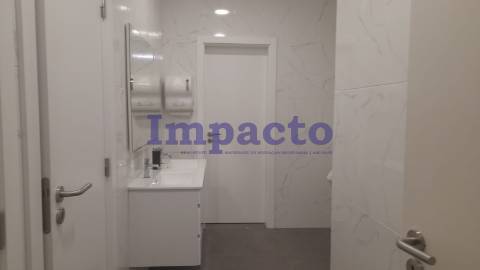 Armazém para venda em Canelas, Vila Nova de Gaia