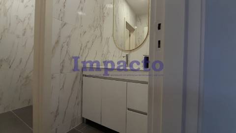 Armazém para venda em Canelas, Vila Nova de Gaia