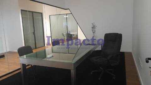 Armazém para venda em Canelas, Vila Nova de Gaia