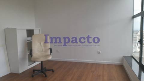 Armazém para venda em Canelas, Vila Nova de Gaia