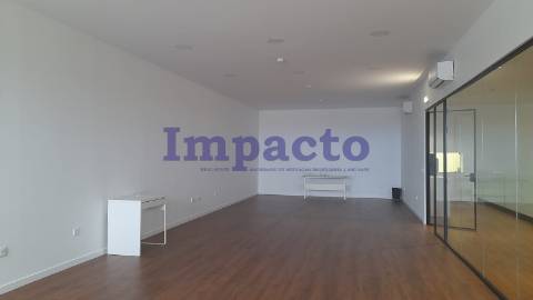 Armazém para venda em Canelas, Vila Nova de Gaia