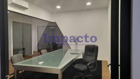 Armazém para venda em Canelas, Vila Nova de Gaia