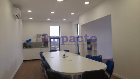 Armazém para venda em Canelas, Vila Nova de Gaia