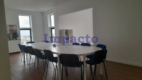 Armazém para venda em Canelas, Vila Nova de Gaia