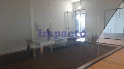 Armazém para venda em Canelas, Vila Nova de Gaia