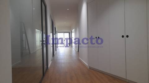 Armazém para venda em Canelas, Vila Nova de Gaia