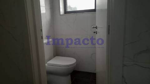 Armazém para venda em Canelas, Vila Nova de Gaia